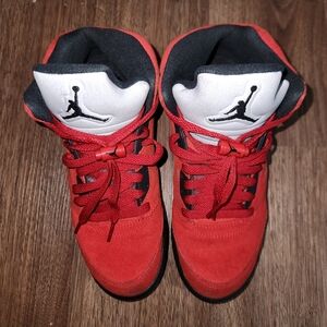 great conditionno box, barely worn, yellowing in the soles, all original gear.